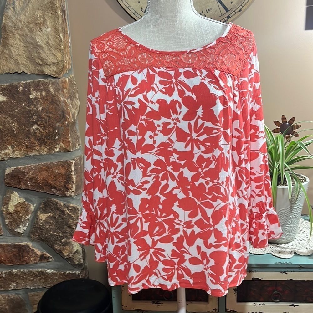 Retrology Burnt Sienna and White Women’s Floral Top Size Medium